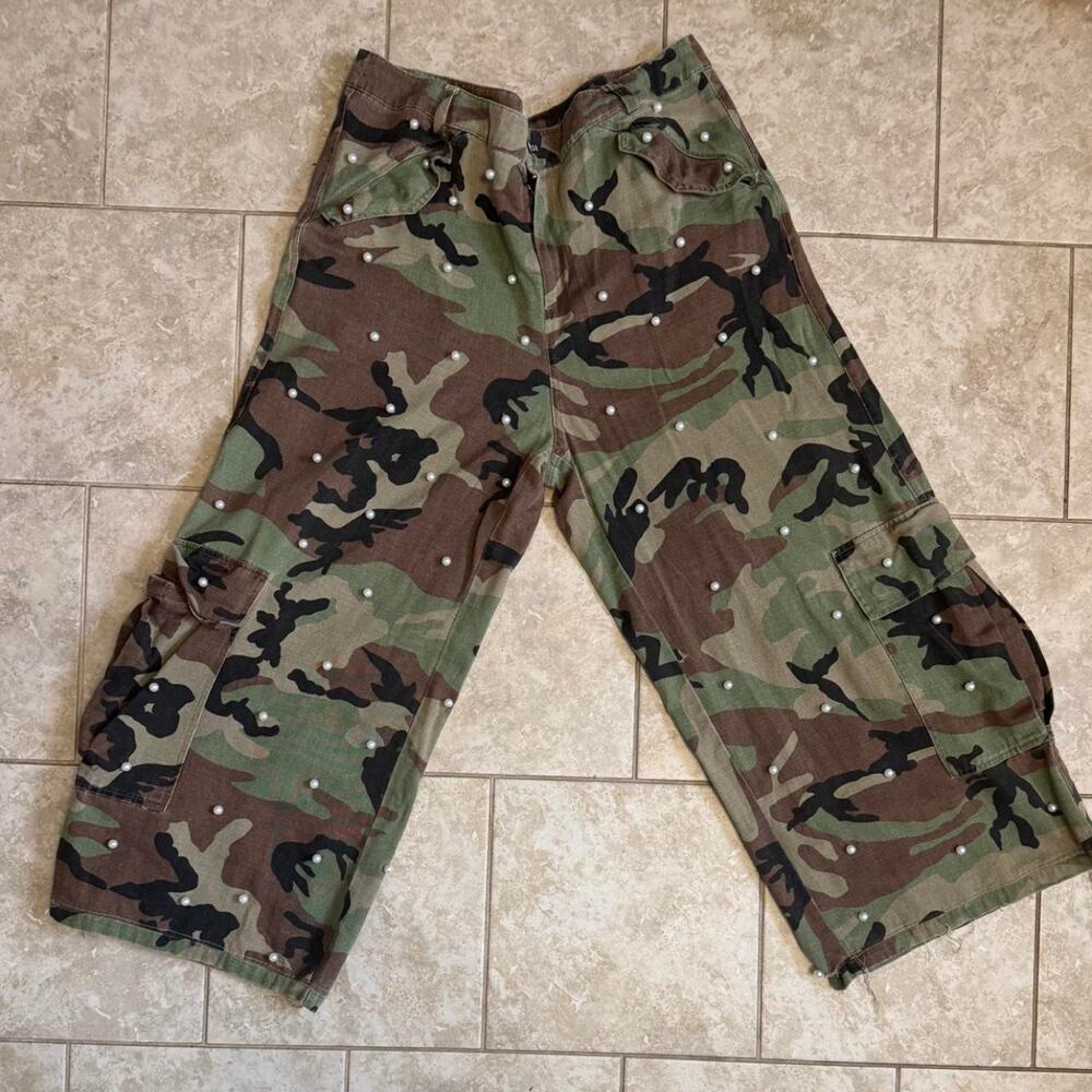 Camouflage cargo pants with pearl